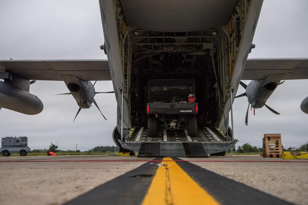 NY and AK ANG load supplies on C-130 for Hurricane Florence relief efforts