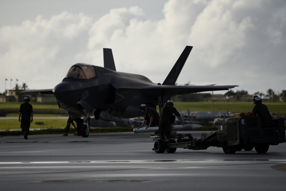 Marine F-35Bs participate in live-fire training exercise during Valiant Shield 2018