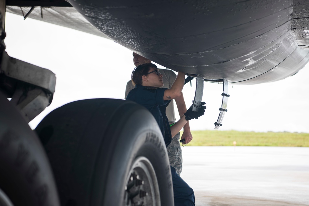 Air Force B-1B supports Valiant Shield