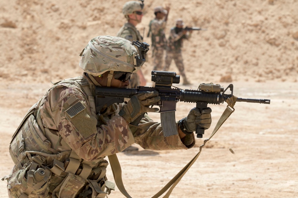 155th ABCT Conducts Joint Small-Arms Training
