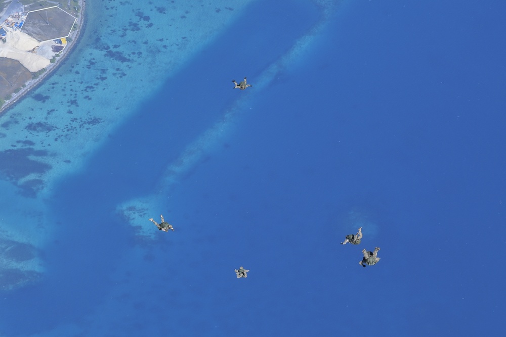 320 STS jumps onto Kwajalein Atoll
