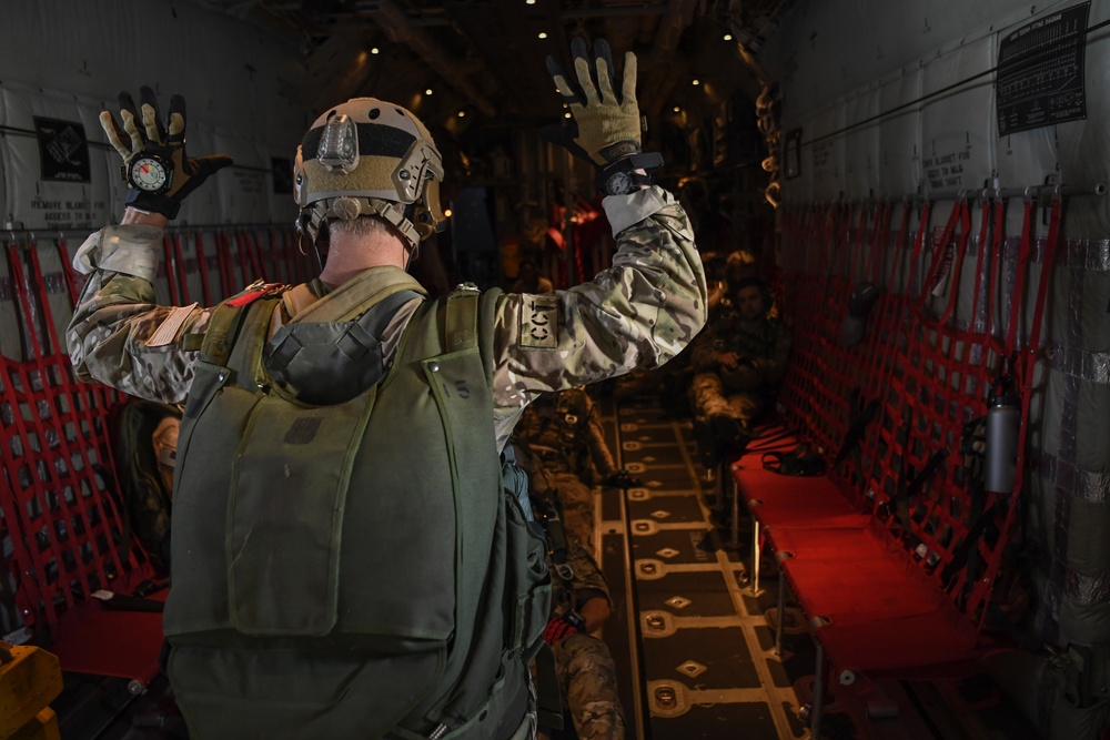 320 STS jumps onto Kwajalein Atoll