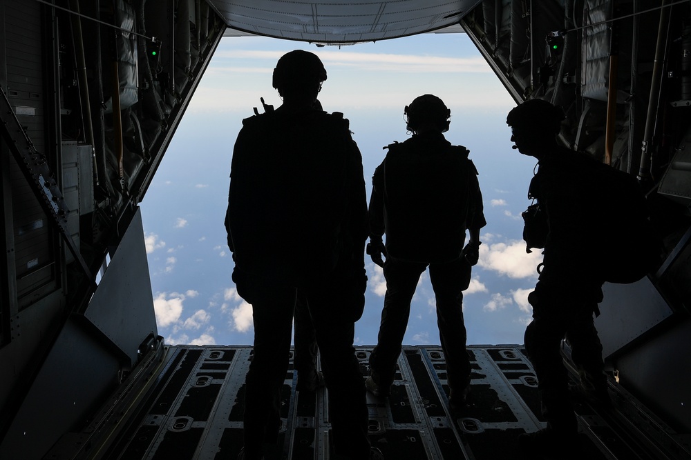 320 STS jumps onto Kwajalein Atoll