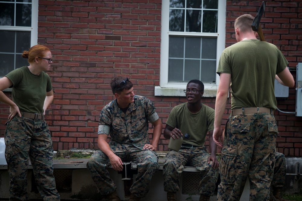 Headquarters Regiment Marines clean up after Hurricane Florence