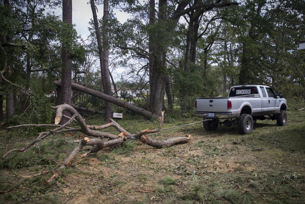 Headquarters Regiment Marines clean up after Hurricane Florence