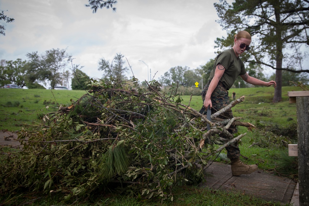 Headquarters Regiment Marines clean up after Hurricane Florence