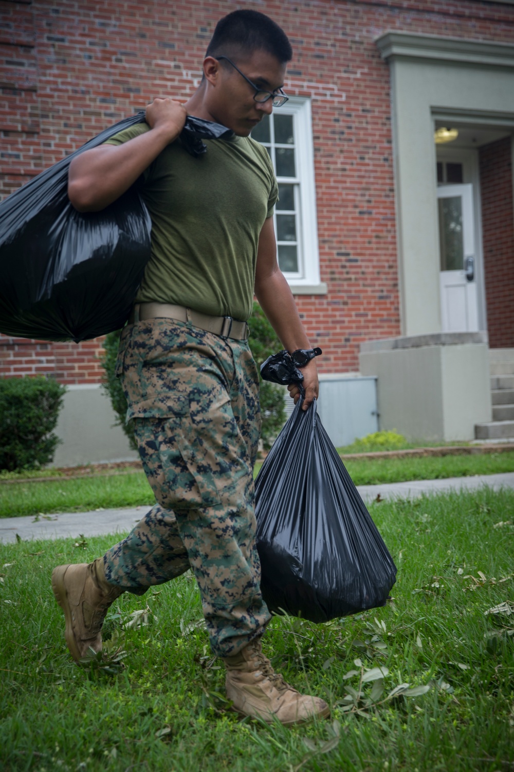 Headquarters Regiment Marines clean up after Hurricane Florence