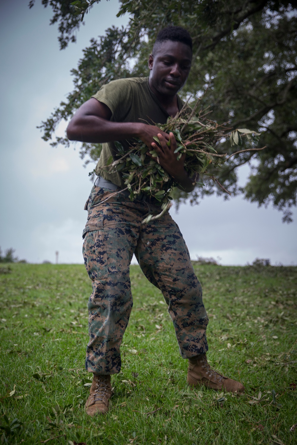 Headquarters Regiment Marines clean up after Hurricane Florence