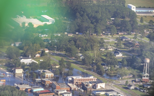 Alaska Guardsmen conduct rescue operations in North Carolina