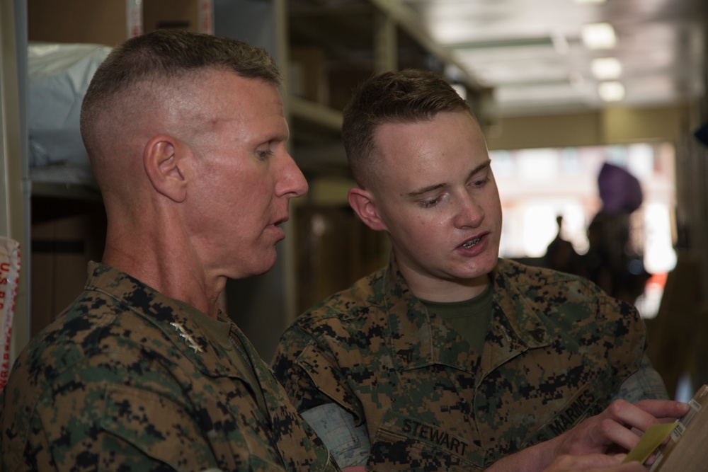 Lt. Gen. Smith visits MCAS Iwakuni