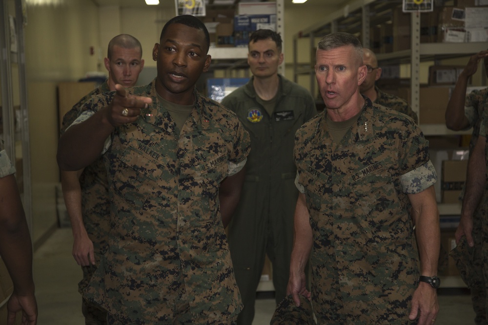 Lt. Gen. Smith visits MCAS Iwakuni