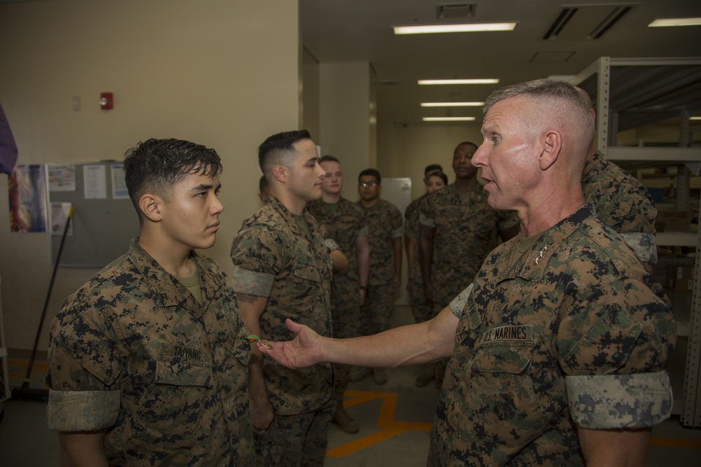 Lt. Gen. Smith visits MCAS Iwakuni