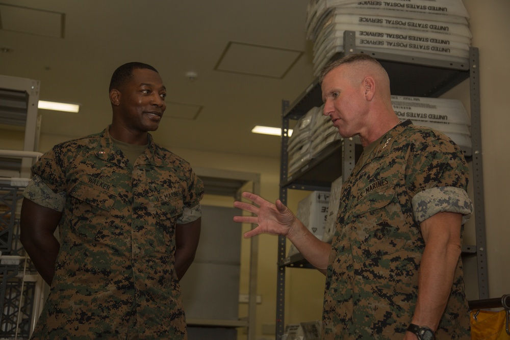 Lt. Gen. Smith visits MCAS Iwakuni