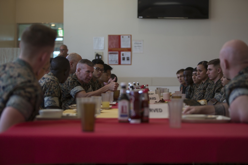 Lt. Gen. Smith visits MCAS Iwakuni