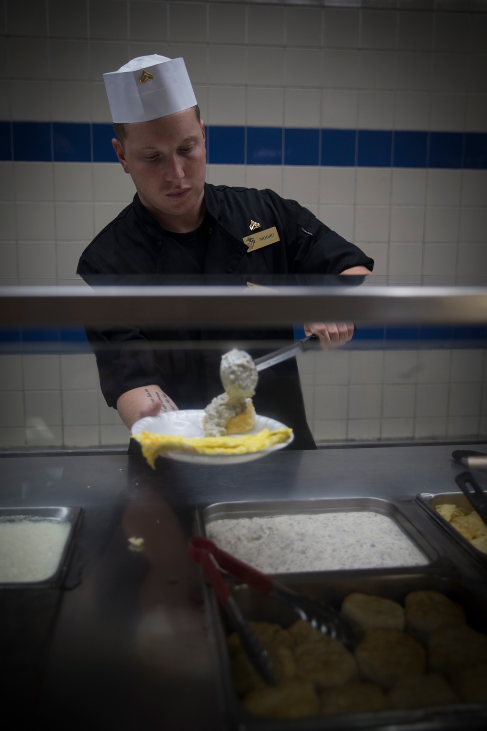 10th Marine Regiment serves breakfast