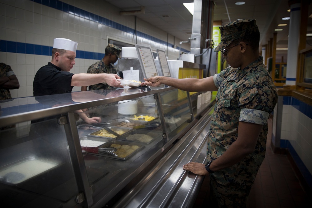 10th Marine Regiment serves breakfast