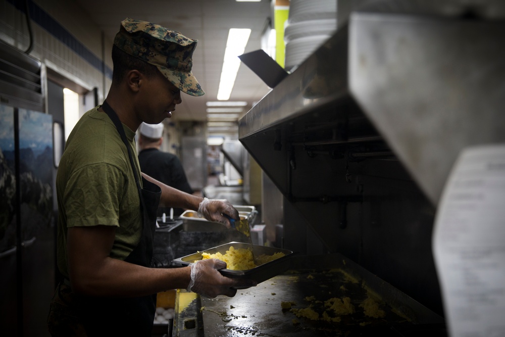 10th Marine Regiment serves breakfast