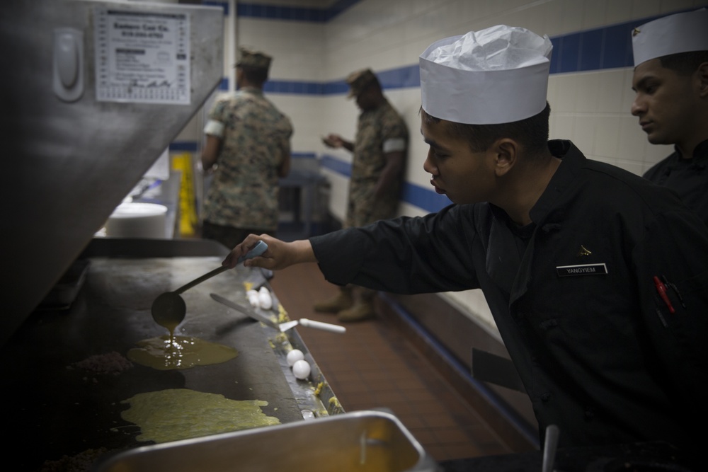 10th Marine Regiment serves breakfast