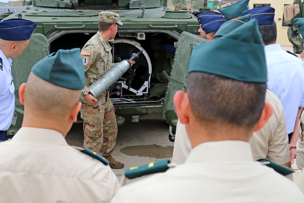 'Brave Rifles' Strykers host Colombian military