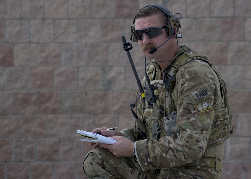 JTAC co-ordinate with F-16 Fighting Falcons