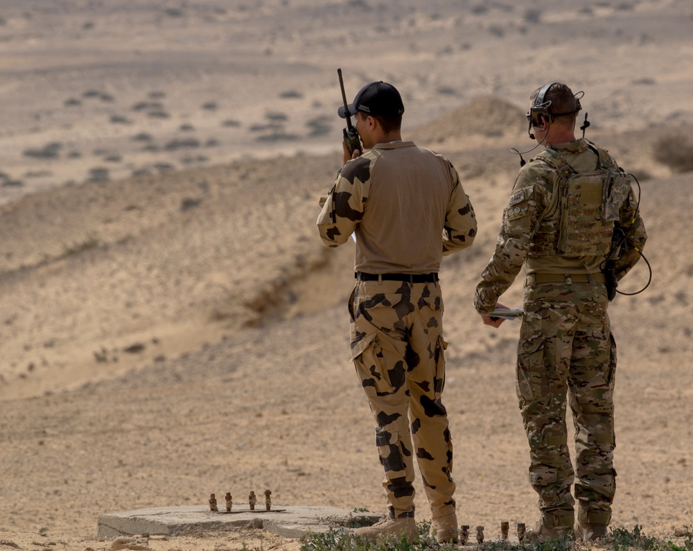 JTAC co-ordinate with F-16 Fighting Falcons