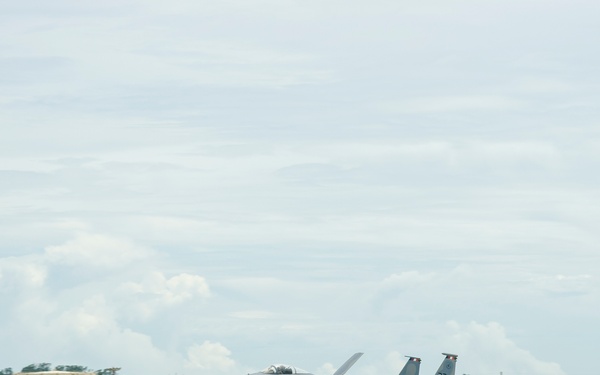 F-15 Eagles join 160 other aircraft for Valiant Shield 2018