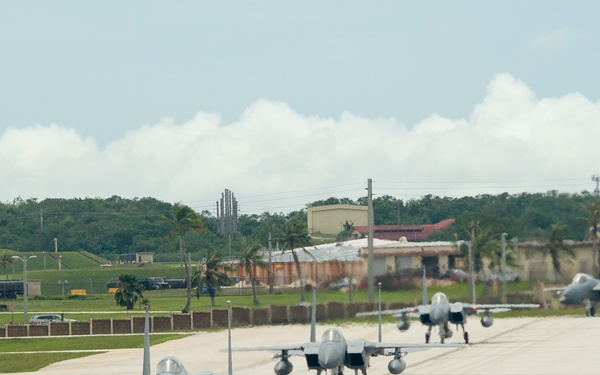 F-15 Eagles join 160 other aircraft for Valiant Shield 2018