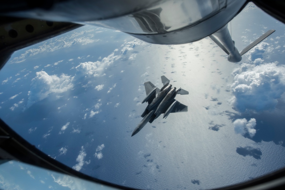 F-15s refuel during Valiant Shield 18