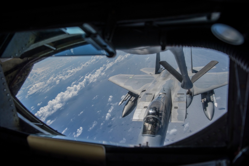 F-15s refuel during Valiant Shield 18