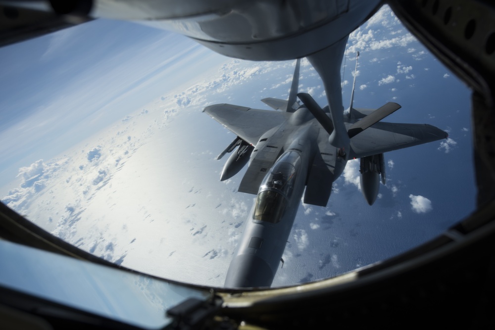 F-15s refuel during Valiant Shield 18
