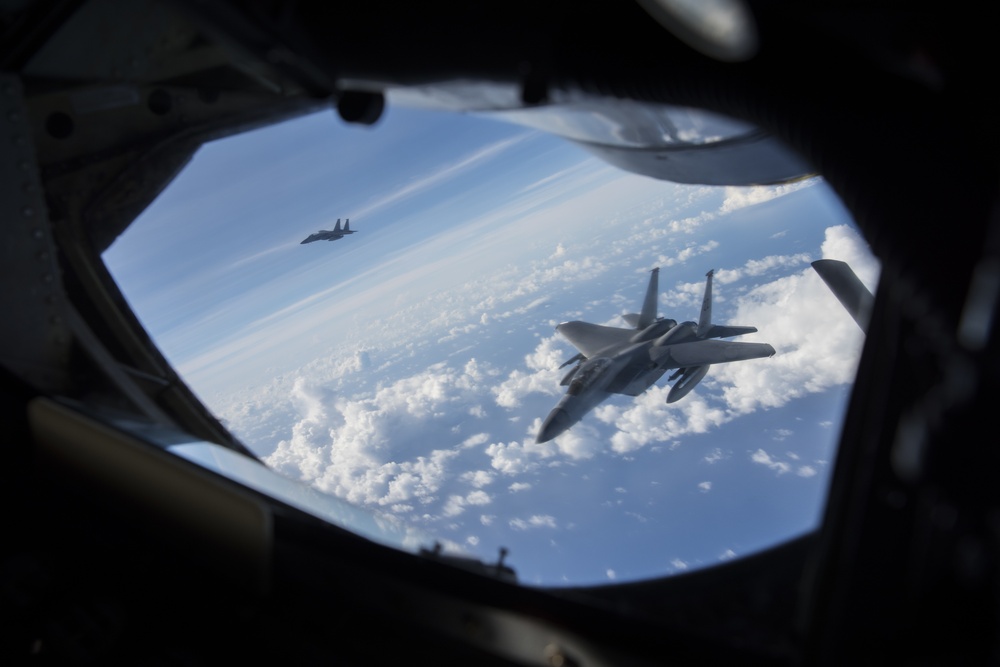 F-15s refuel during Valiant Shield 18