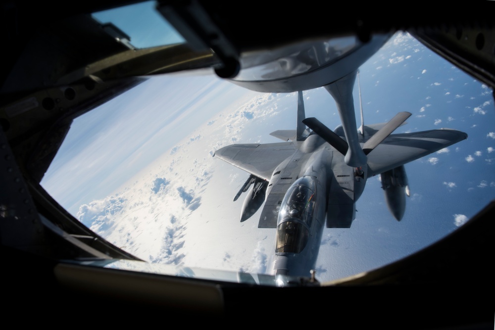 F-15s refuel during Valiant Shield 18