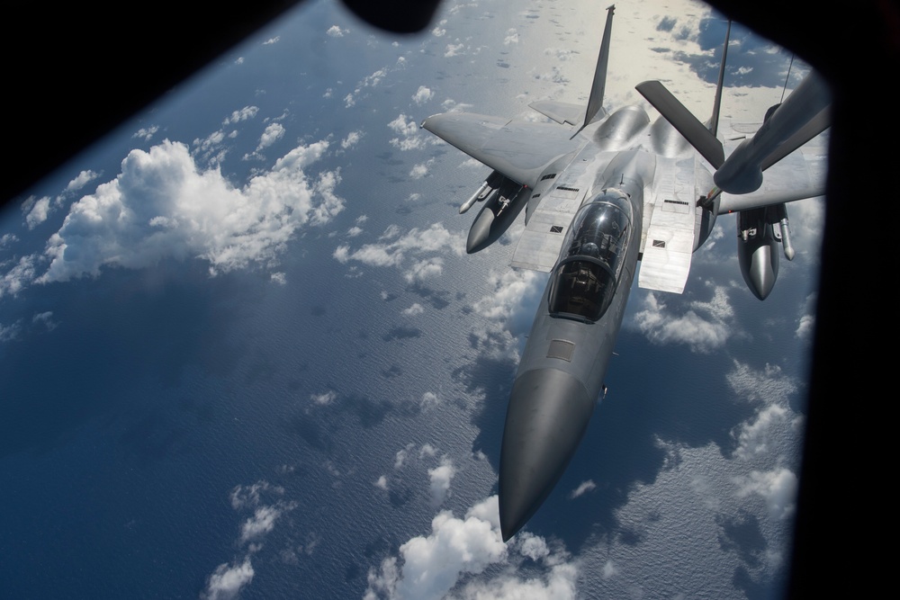 F-15s refuel during Valiant Shield 18