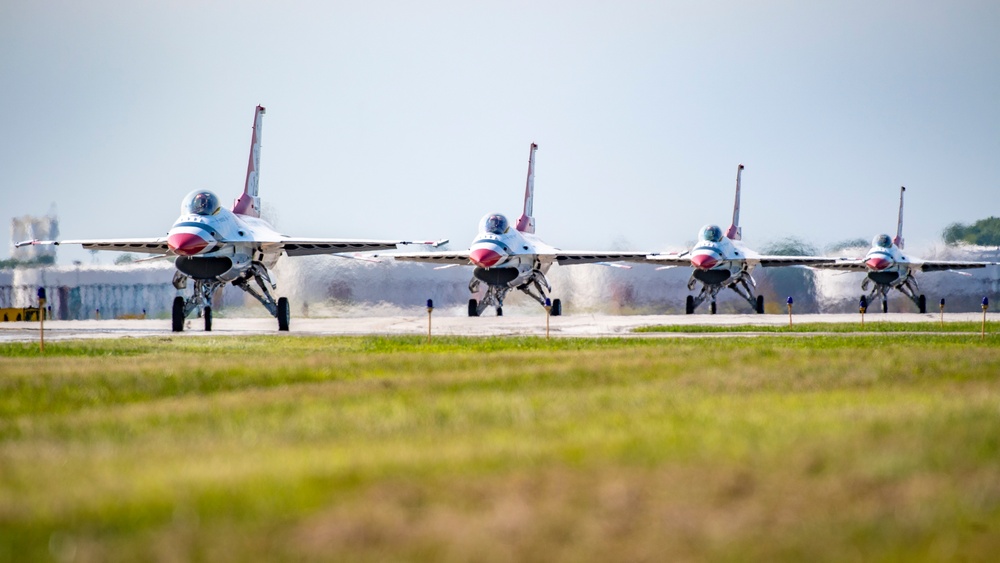 U.S. Air Force Thunderbirds perform at the Chicago Air and Water Show