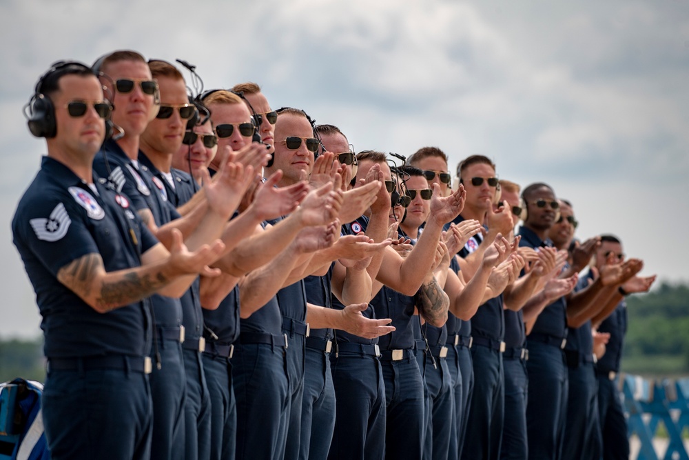 U.S. Air Force Thunderbirds perform at the Chicago Air and Water Show