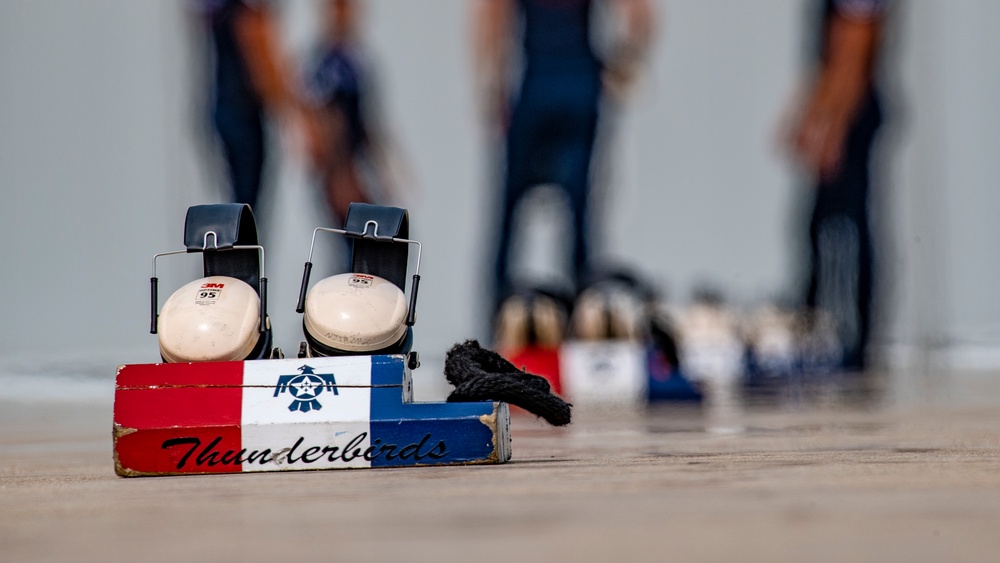 U.S. Air Force Thunderbirds perform at the Chicago Air and Water Show