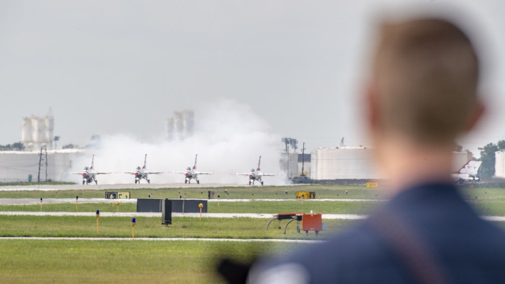 U.S. Air Force Thunderbirds perform at the Chicago Air and Water Show