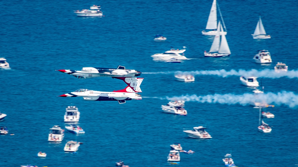 U.S. Air Force Thunderbirds perform at the Chicago Air and Water Show