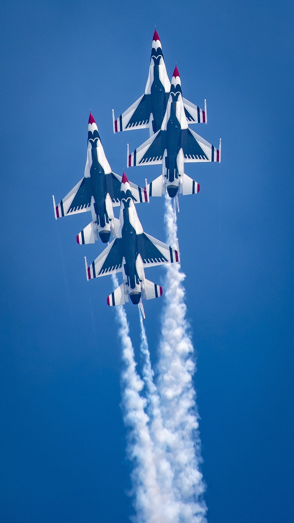 U.S. Air Force Thunderbirds perform at the Chicago Air and Water Show