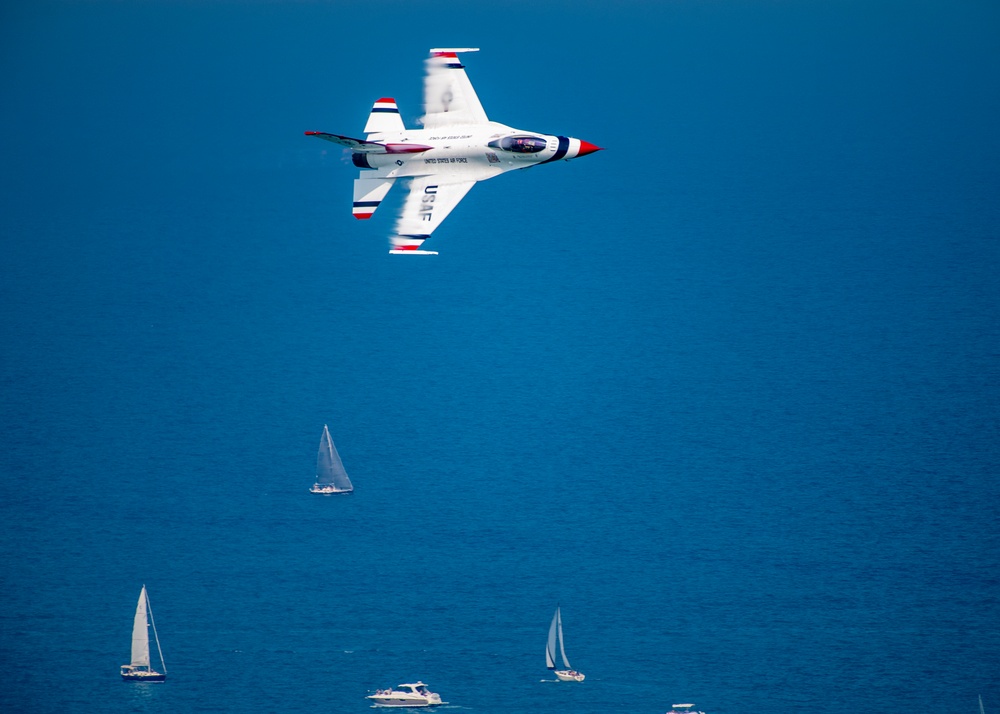 U.S. Air Force Thunderbirds perform at the Chicago Air and Water Show