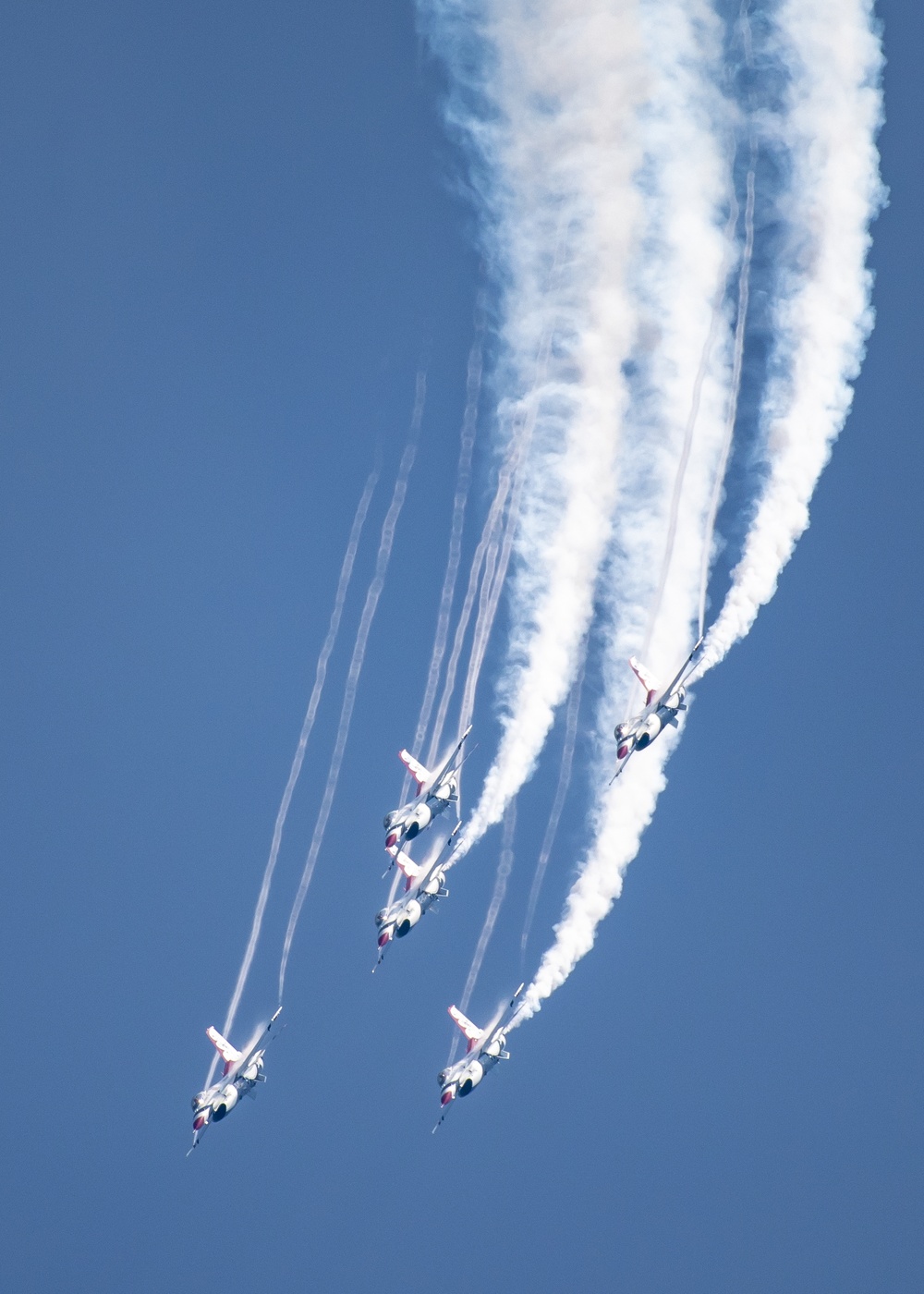 U.S. Air Force Thunderbirds perform at the Chicago Air and Water Show