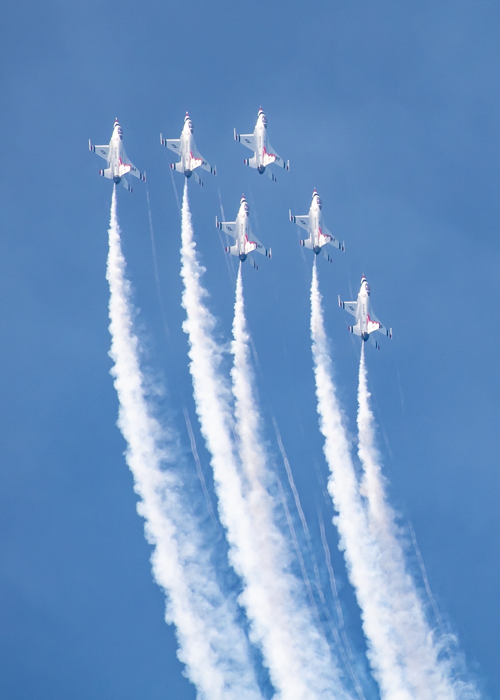 U.S. Air Force Thunderbirds perform at the Chicago Air and Water Show