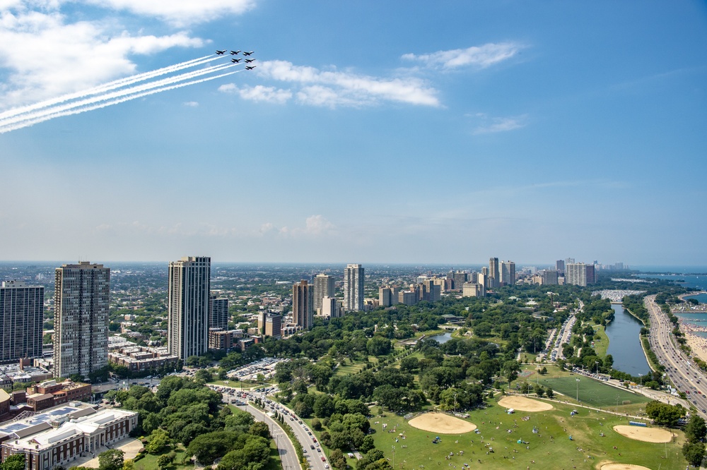 U.S. Air Force Thunderbirds perform at the Chicago Air and Water Show