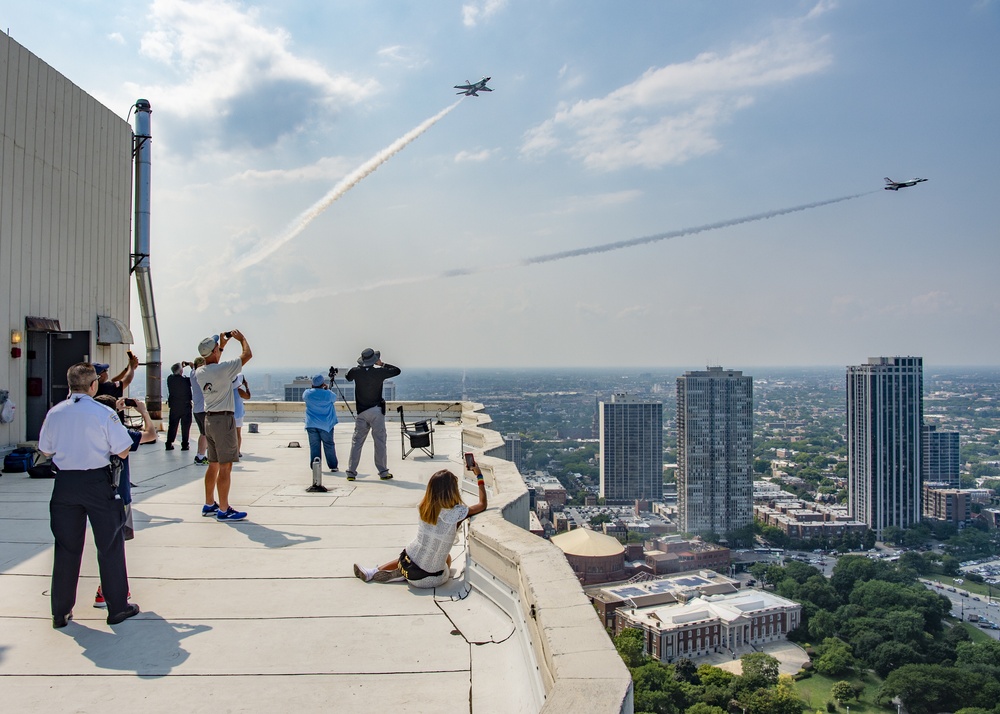 U.S. Air Force Thunderbirds perform at the Chicago Air and Water Show