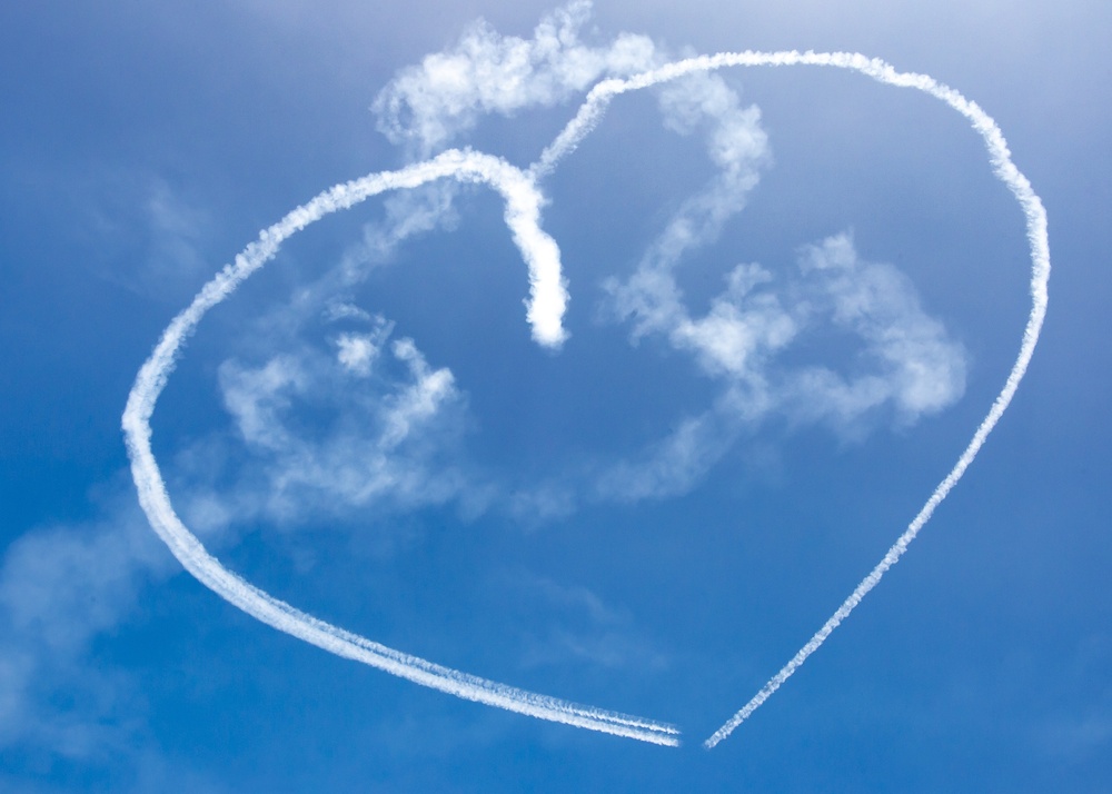 U.S. Air Force Thunderbirds perform at the Chicago Air and Water Show