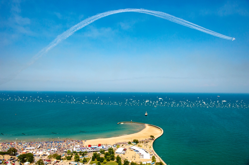 U.S. Air Force Thunderbirds perform at the Chicago Air and Water Show