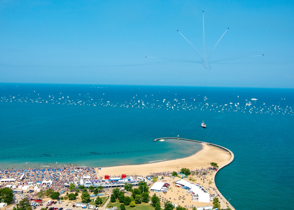 U.S. Air Force Thunderbirds perform at the Chicago Air and Water Show