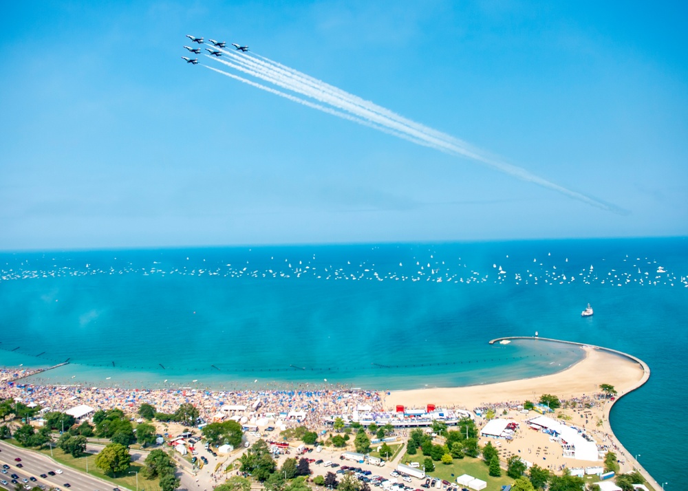 U.S. Air Force Thunderbirds perform at the Chicago Air and Water Show