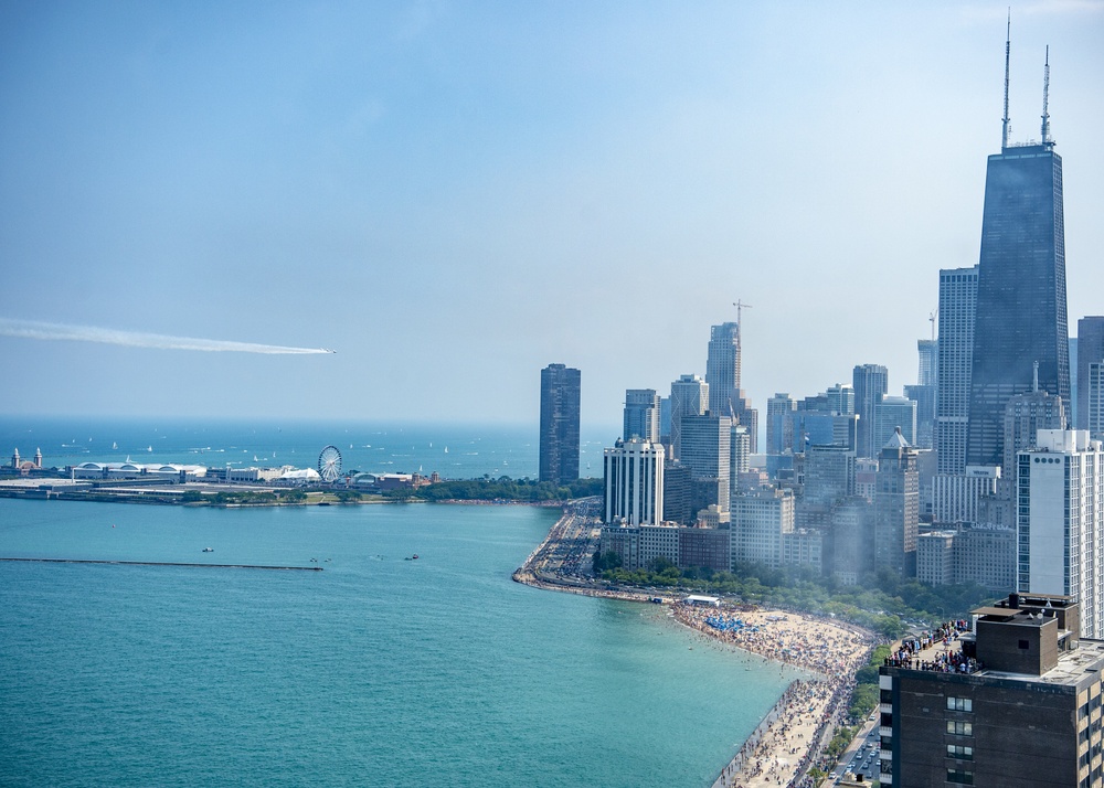 U.S. Air Force Thunderbirds perform at the Chicago Air and Water Show