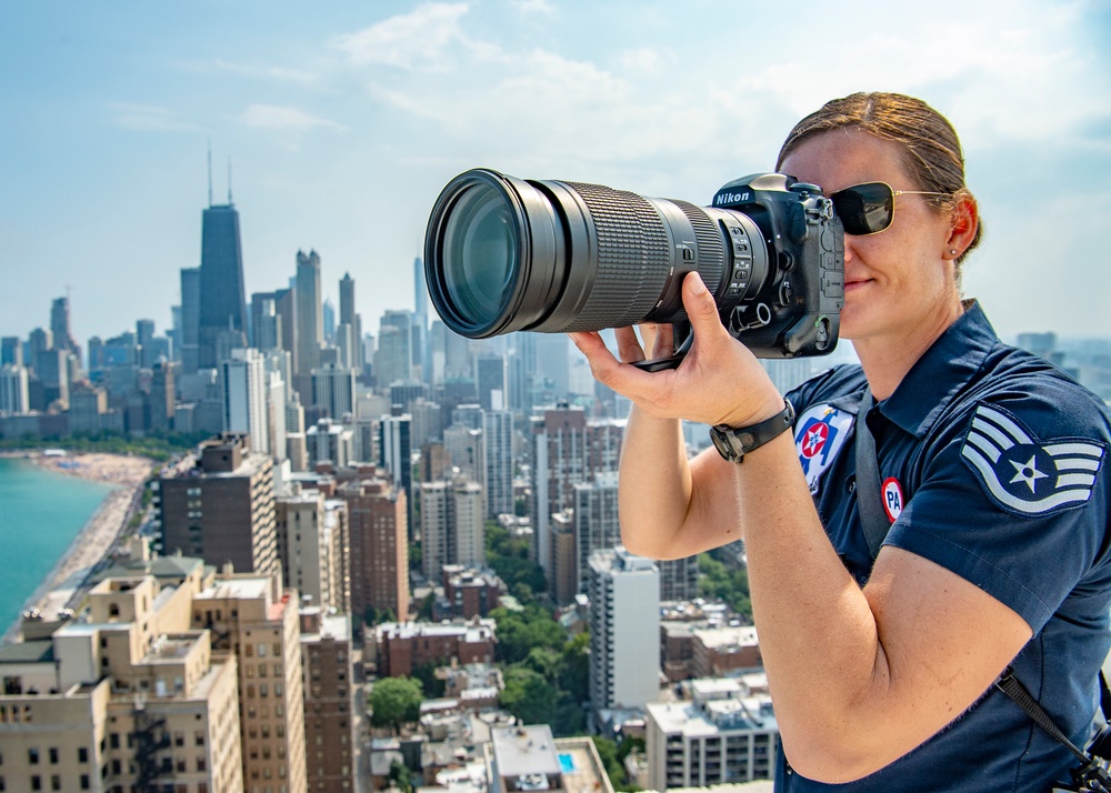 U.S. Air Force Thunderbirds perform at the Chicago Air and Water Show